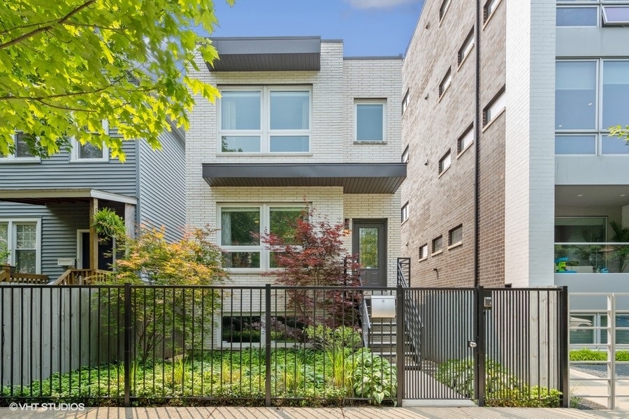 1932 North Francisco Avenue Chicago IL 60647