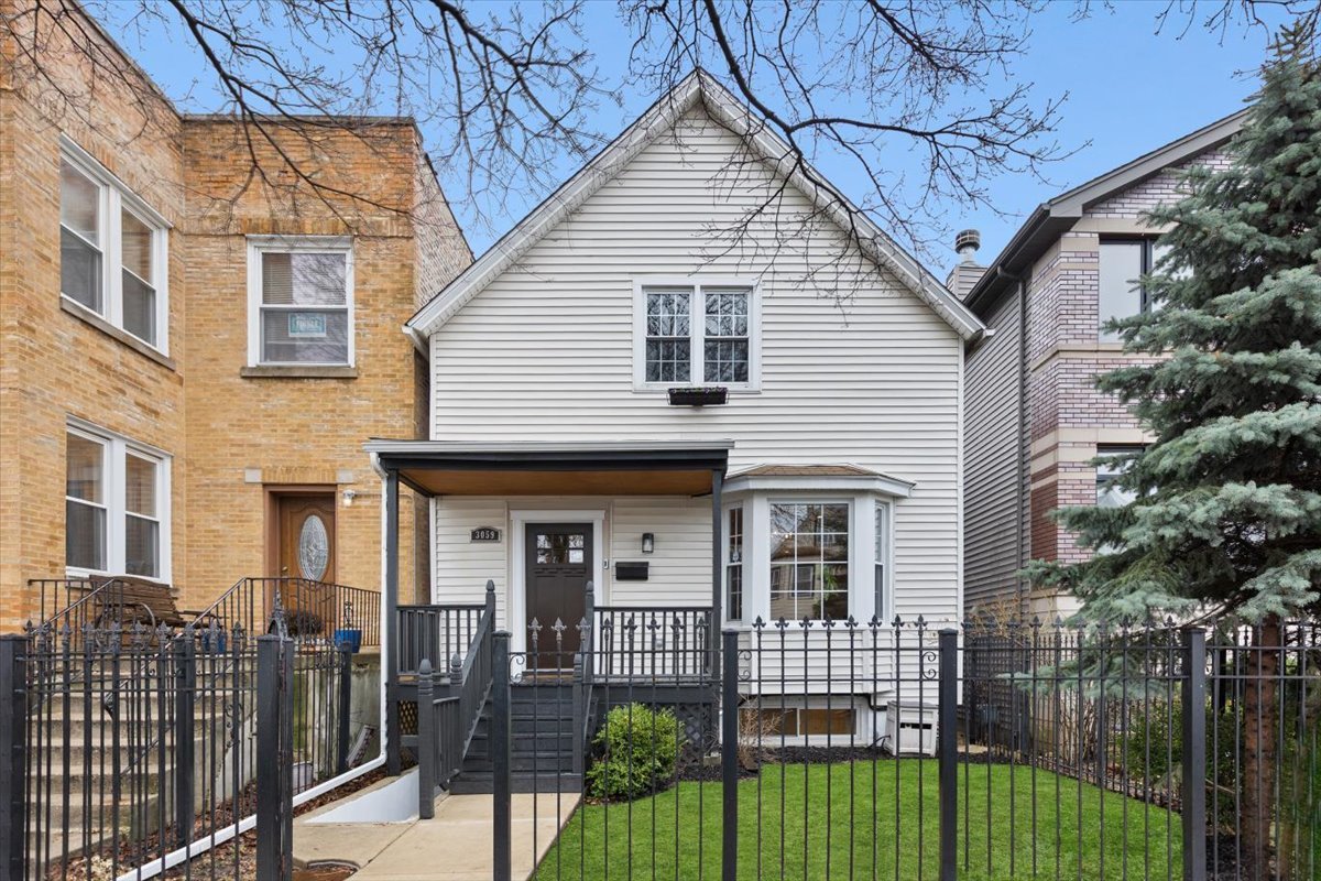 3059 North Gresham Avenue Chicago IL 60618