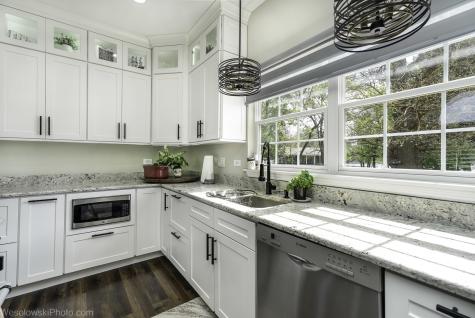 1907 East Grand Avenue Lindenhurst IL 60046