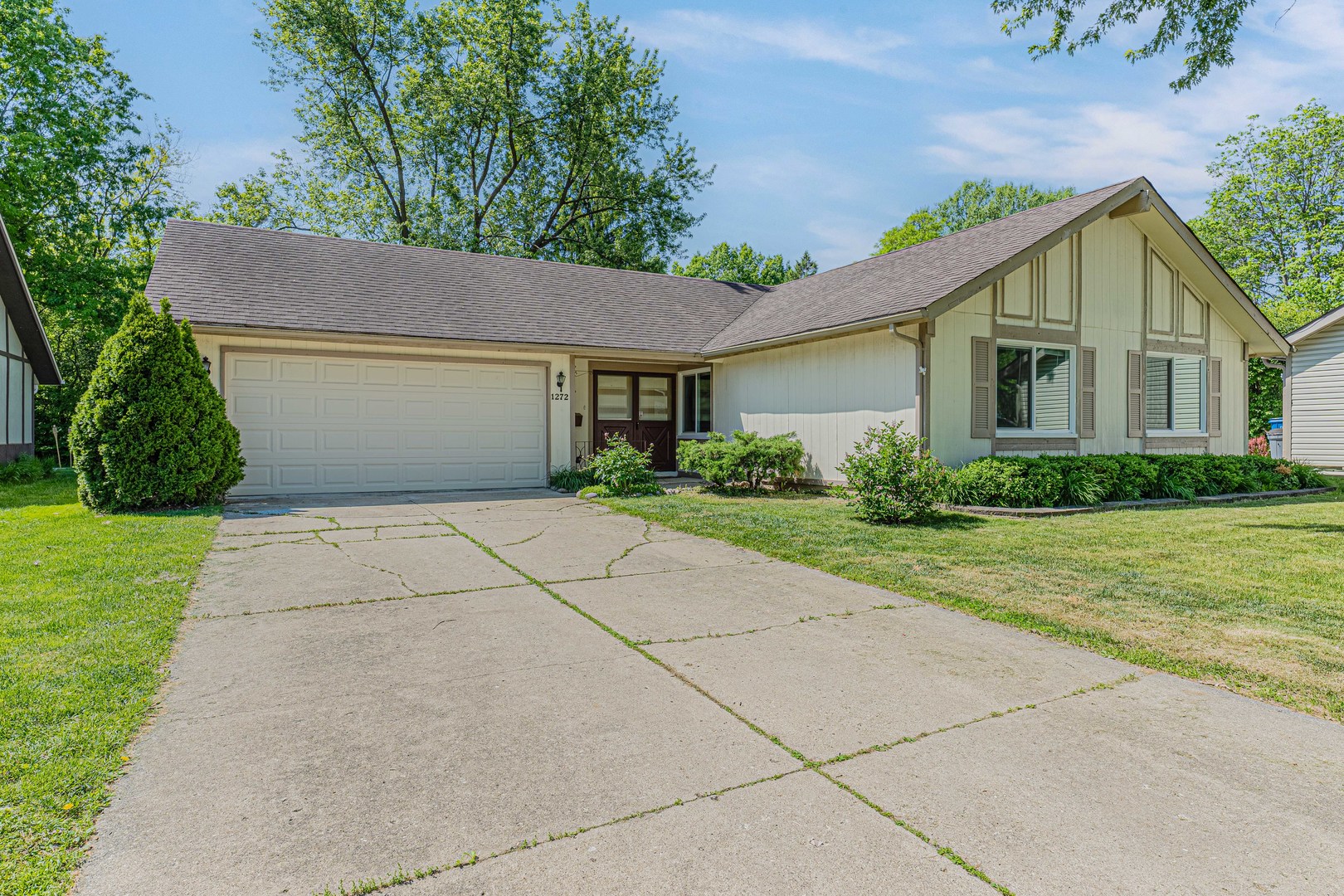 1272 Arlington Drive W Hanover Park IL 60133