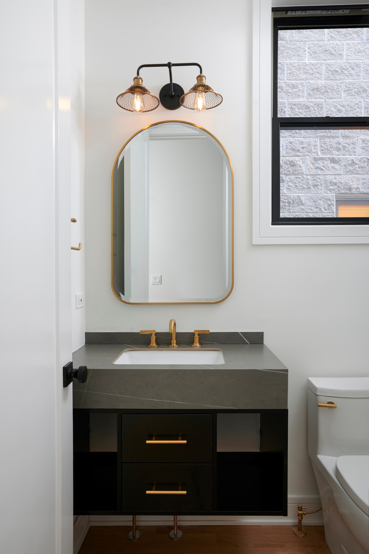 3140 North Leavitt Street Chicago IL 60618