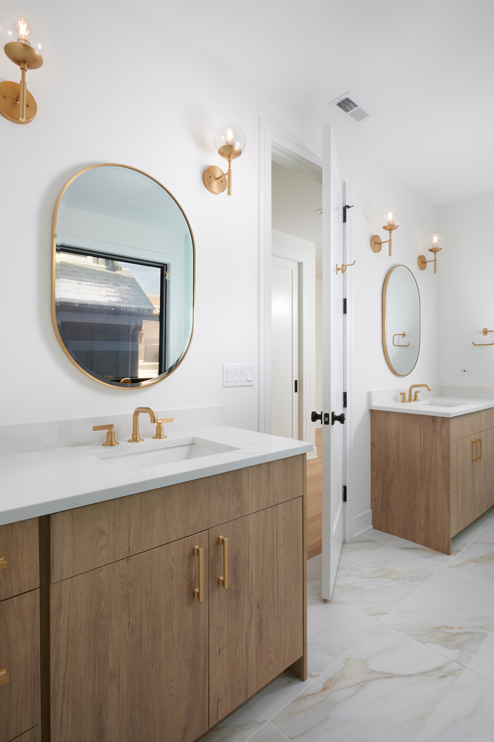 3140 North Leavitt Street Chicago IL 60618