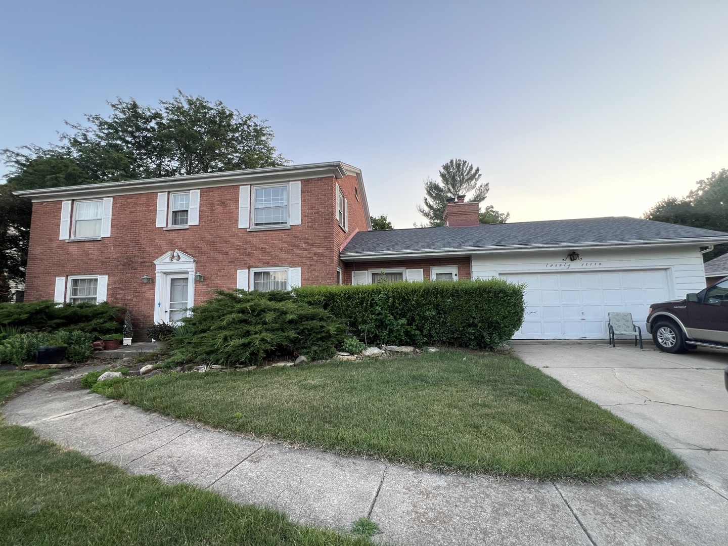 27 South Canterbury Road Aurora IL 60506