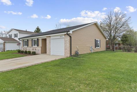 6855 Dove Avenue Woodridge IL 60517