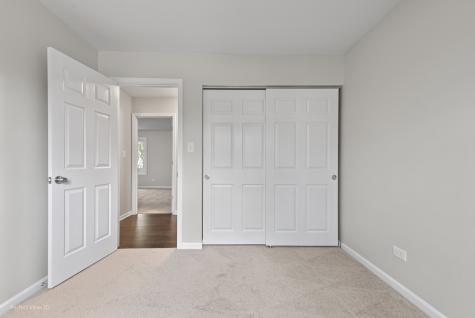 6855 Dove Avenue Woodridge IL 60517