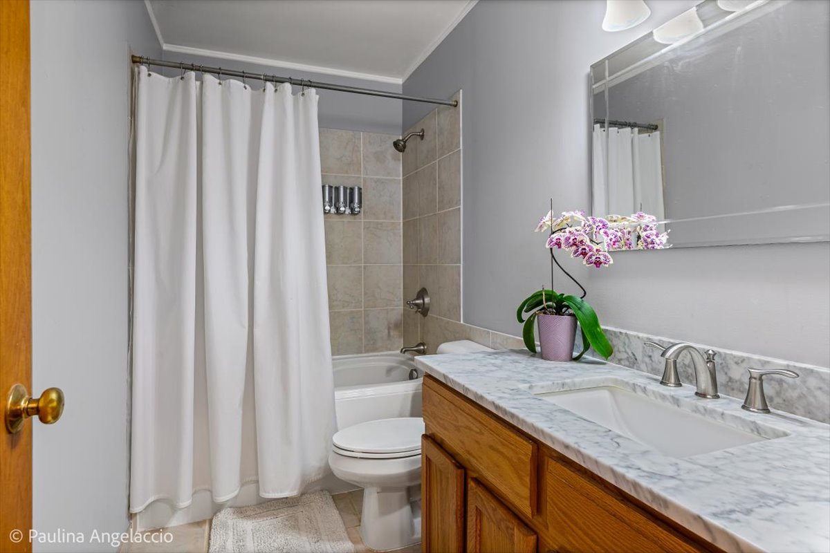25225 North Virginia Avenue N Lake Zurich IL 60047