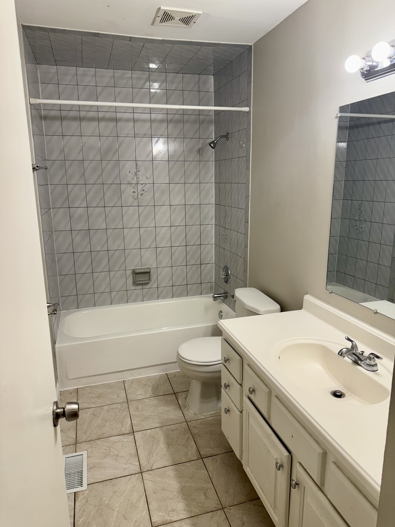 716 Shining Water Drive Carol Stream IL 60188