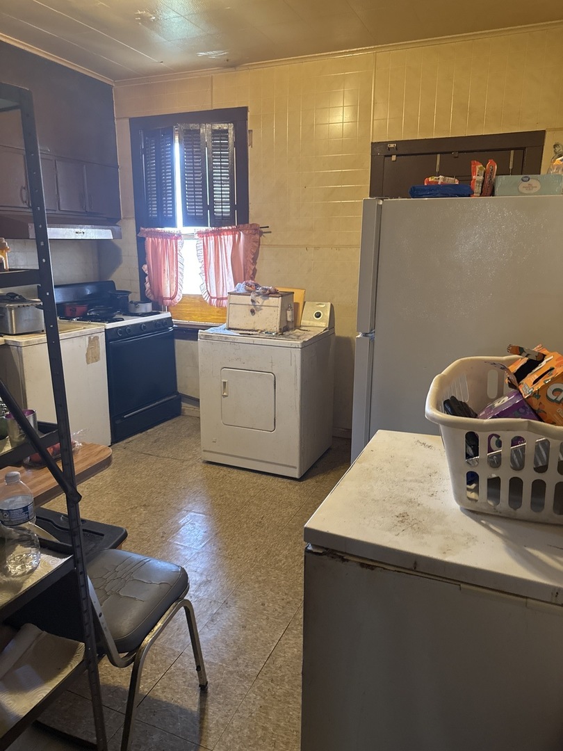 5425 West Kamerling Avenue Chicago IL 60651