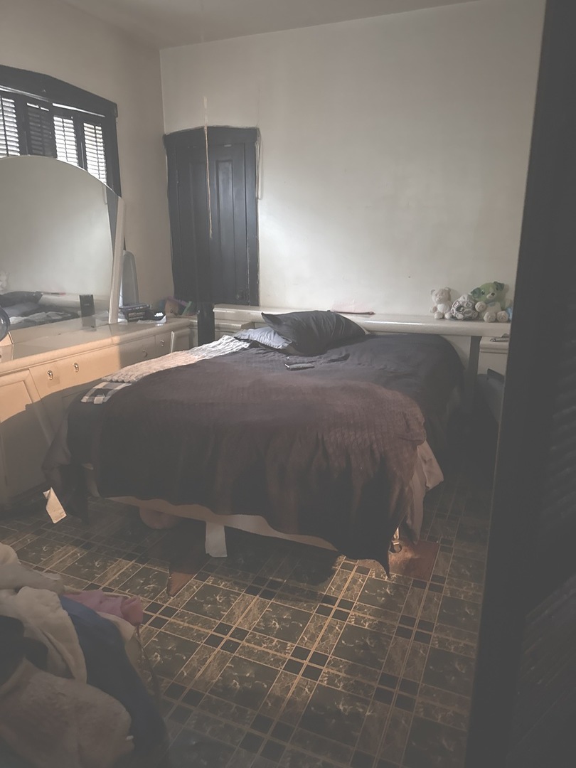 5425 West Kamerling Avenue Chicago IL 60651