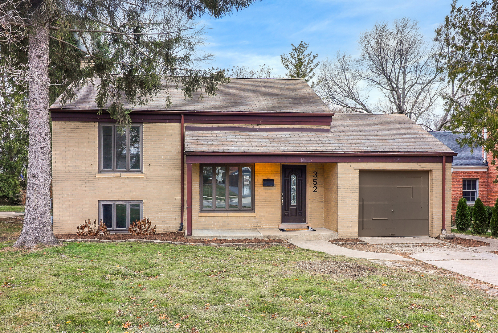 352 Windsor Avenue Glen Ellyn IL 60137
