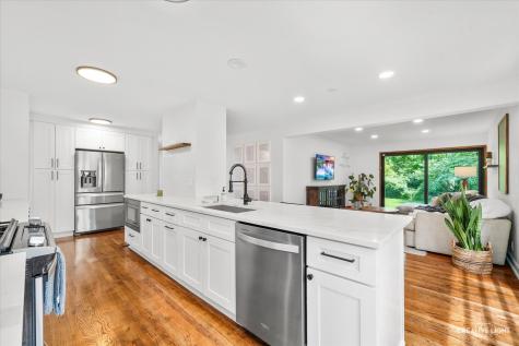 426 North Kingsway Drive Aurora IL 60506