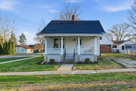 107 East Dunbar Street Mahomet IL 61853
