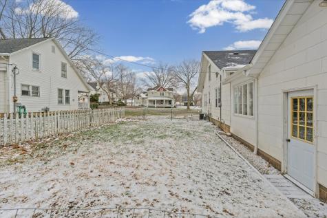 107 East Dunbar Street Mahomet IL 61853