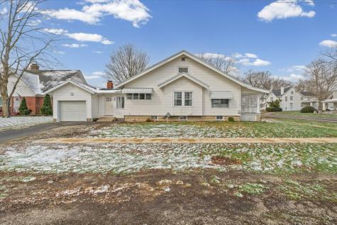 107 East Dunbar Street Mahomet IL 61853