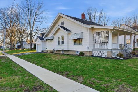 107 East Dunbar Street Mahomet IL 61853