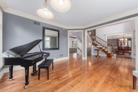 37W209 Deer Pond Court St. Charles IL 60175