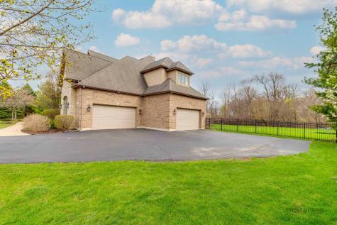 37W209 Deer Pond Court St. Charles IL 60175