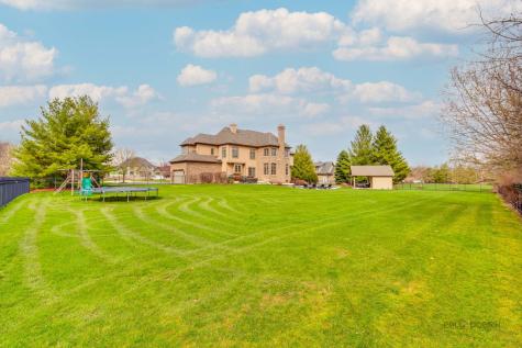 37W209 Deer Pond Court St. Charles IL 60175