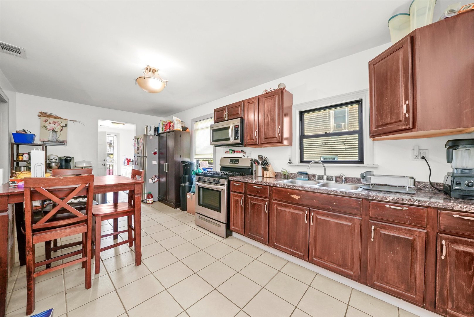 142 West Swann Street Chicago IL 60609