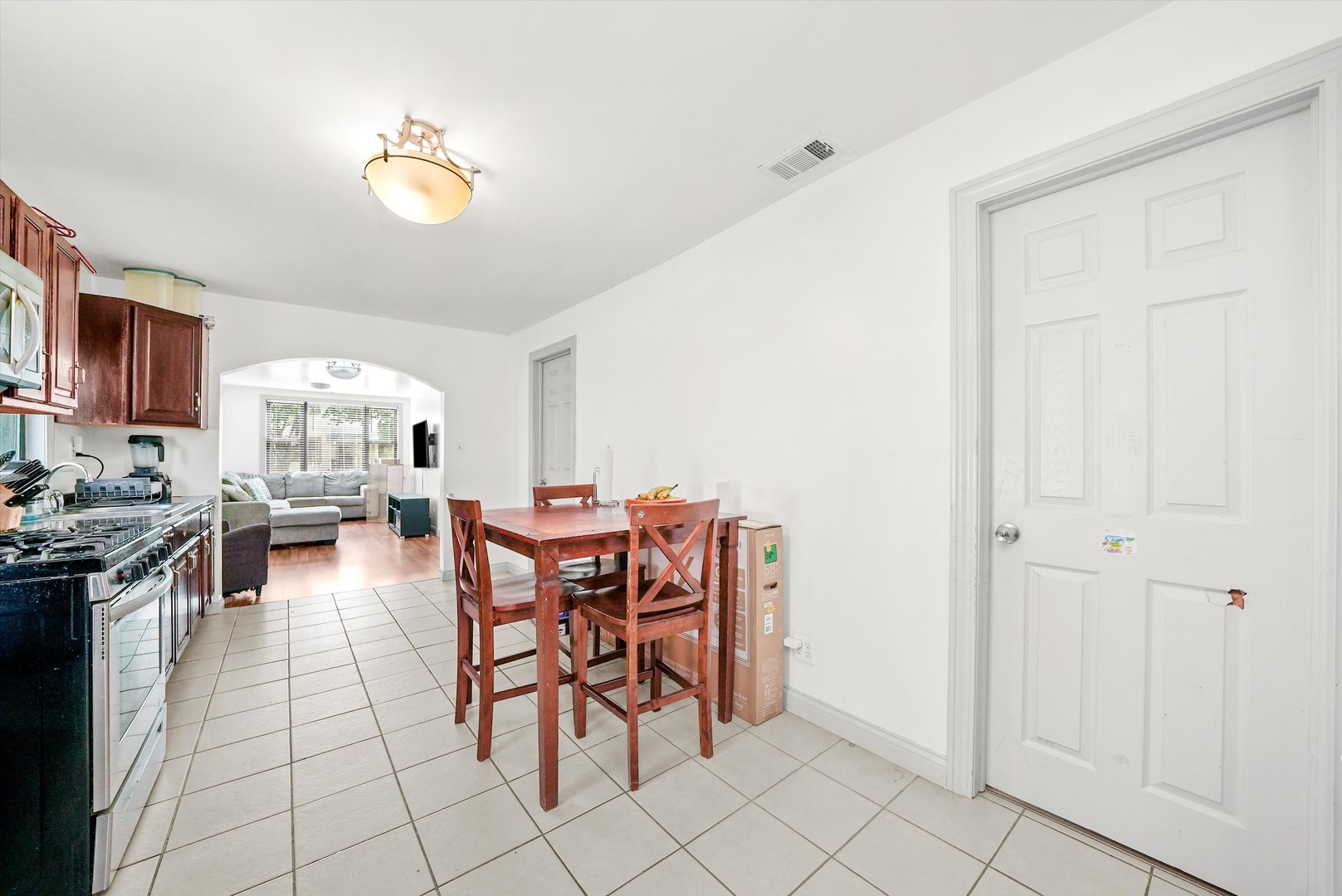 142 West Swann Street Chicago IL 60609