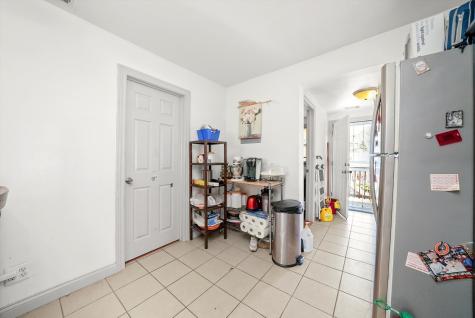 142 West Swann Street Chicago IL 60609