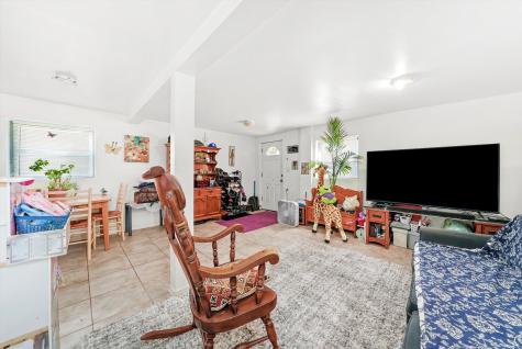 142 West Swann Street Chicago IL 60609