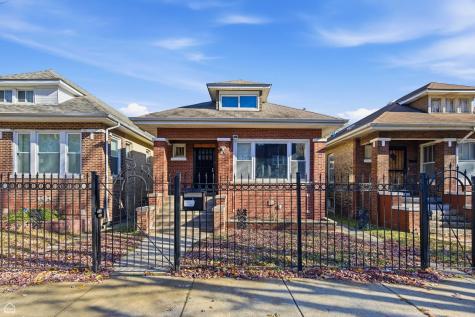 8111 South Manistee Avenue Chicago IL 60617