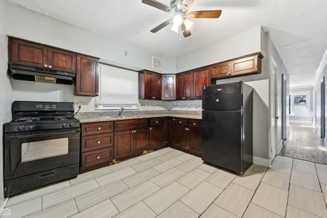 8111 South Manistee Avenue Chicago IL 60617