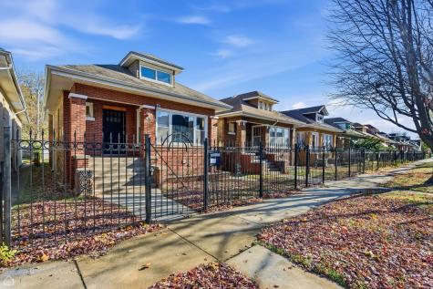 8111 South Manistee Avenue Chicago IL 60617