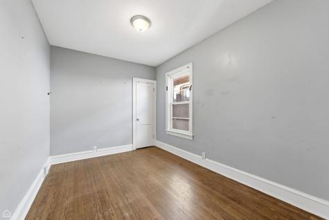 8111 South Manistee Avenue Chicago IL 60617