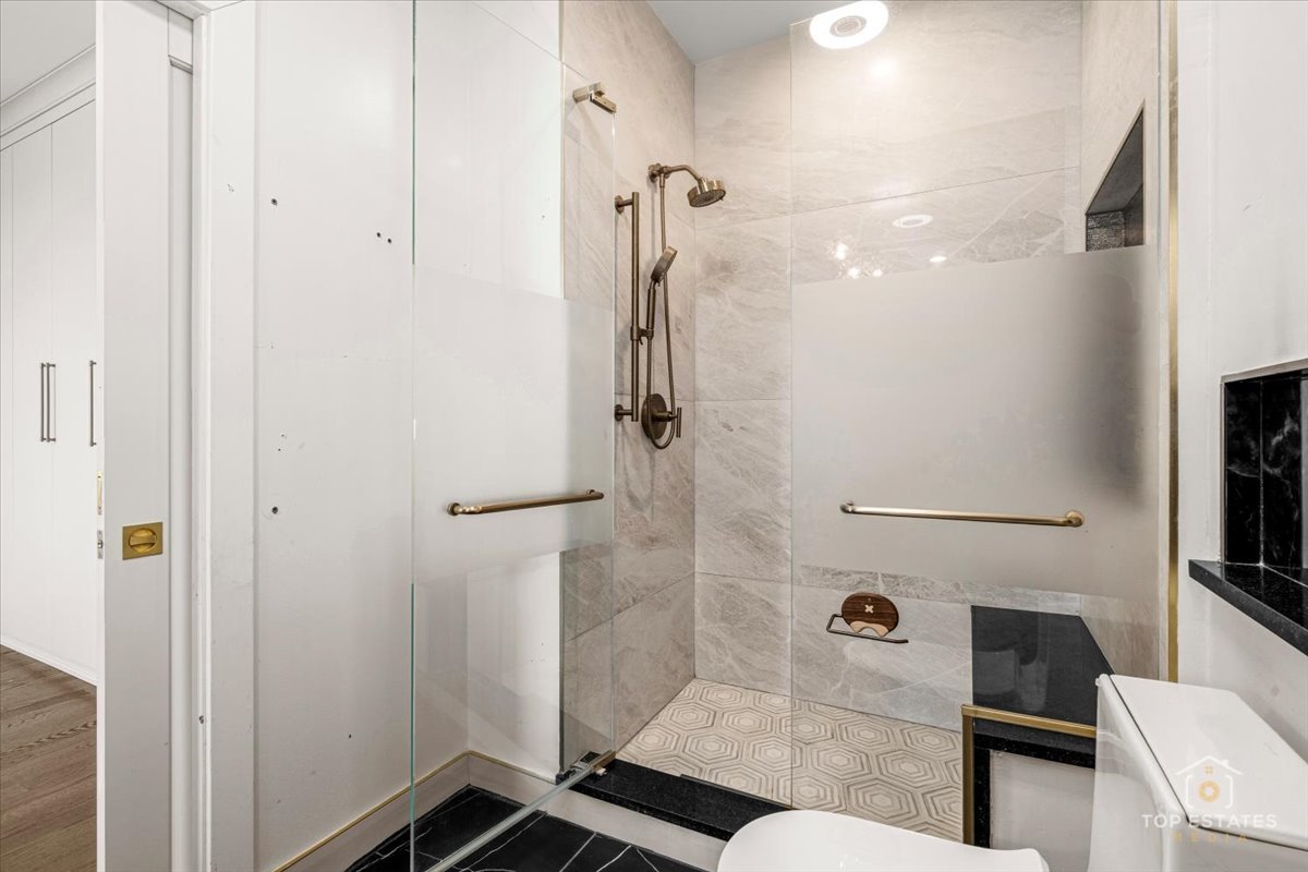 2253 West Coulter Street Chicago IL 60608
