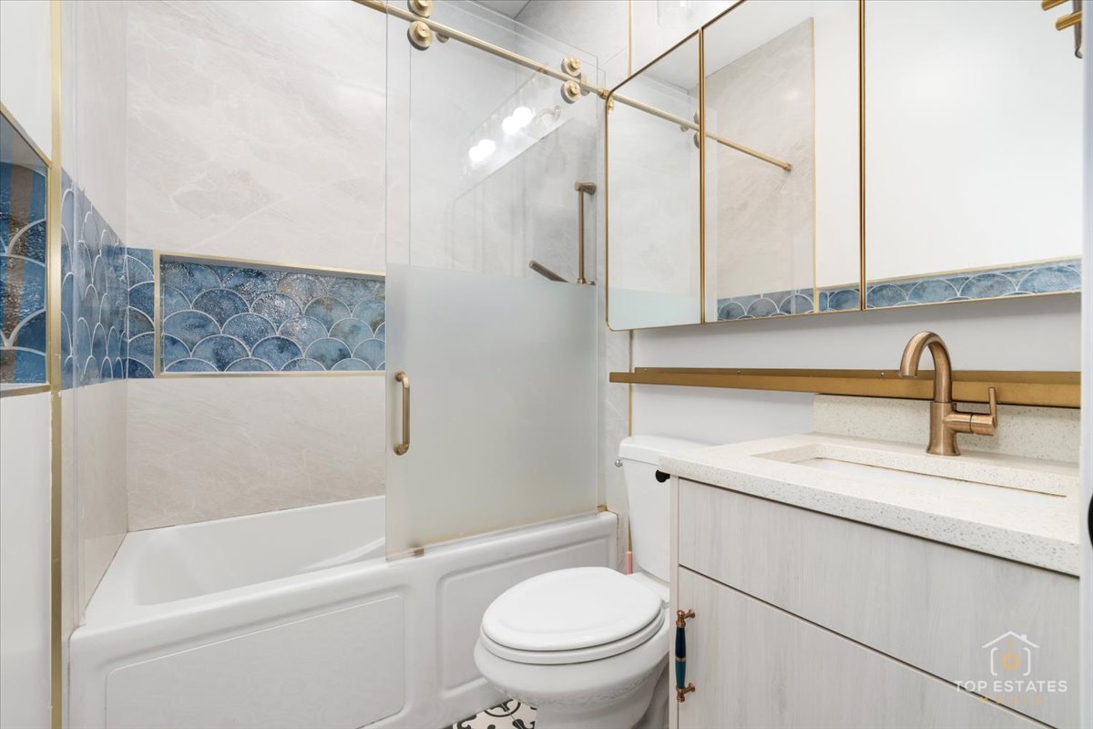 2253 West Coulter Street Chicago IL 60608