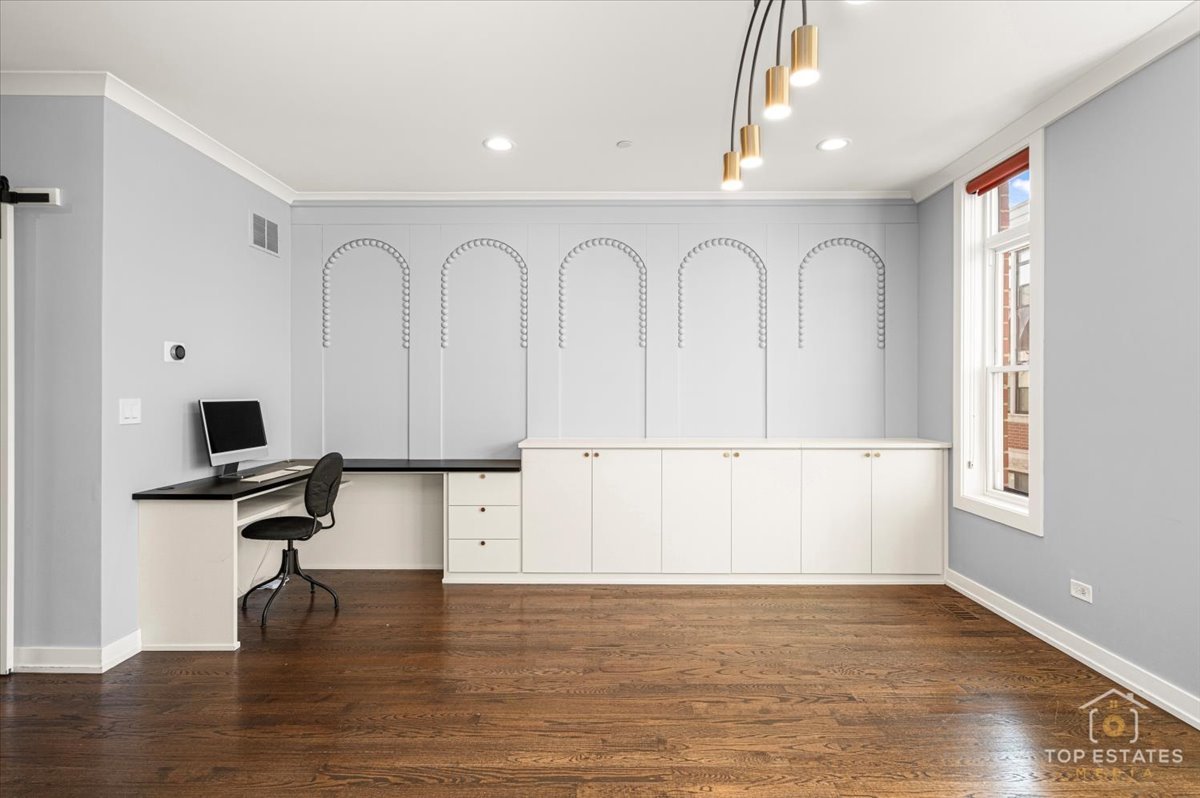 2253 West Coulter Street Chicago IL 60608