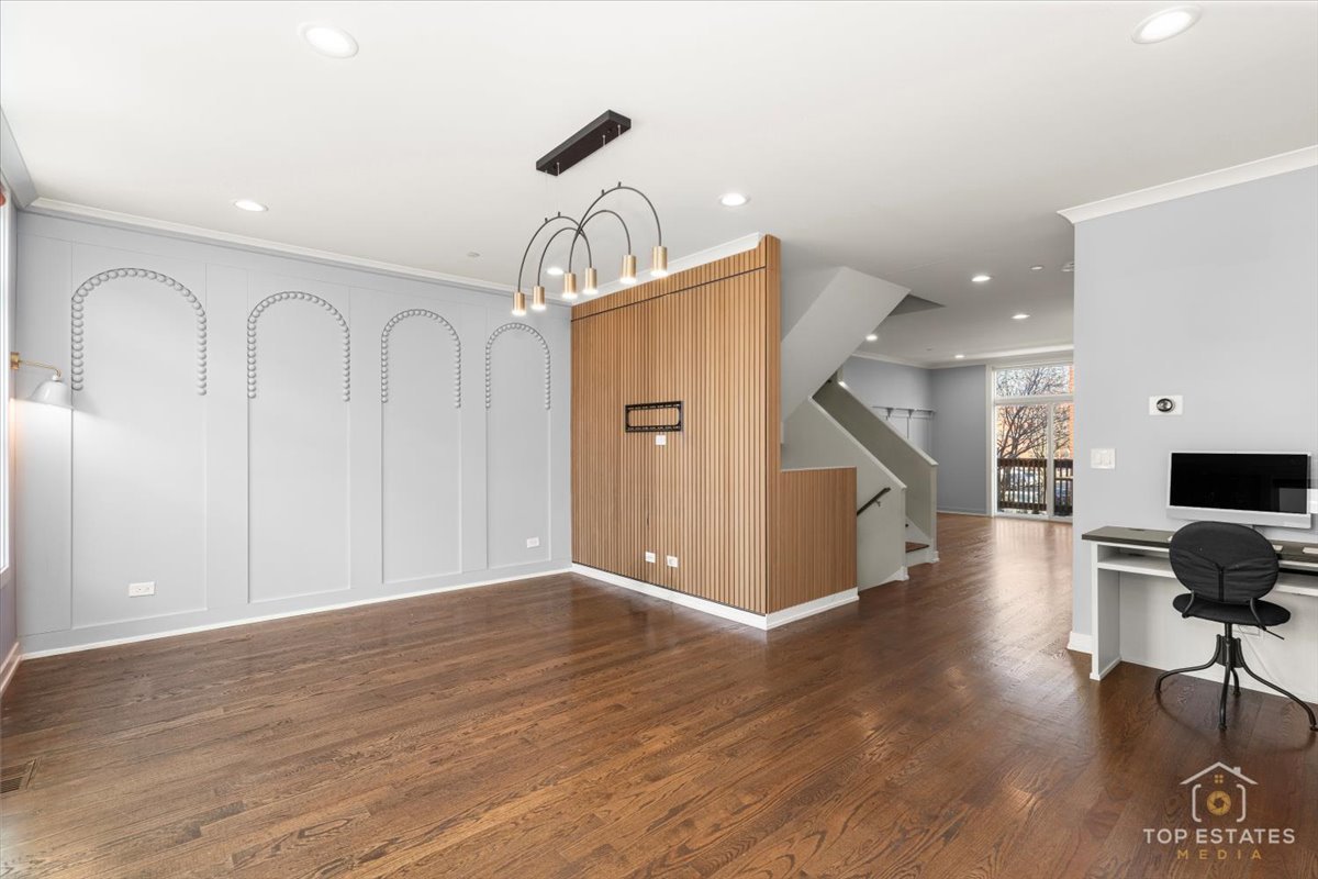 2253 West Coulter Street Chicago IL 60608