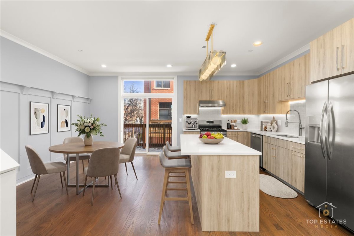 2253 West Coulter Street Chicago IL 60608