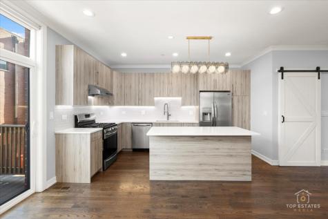 2253 West Coulter Street Chicago IL 60608