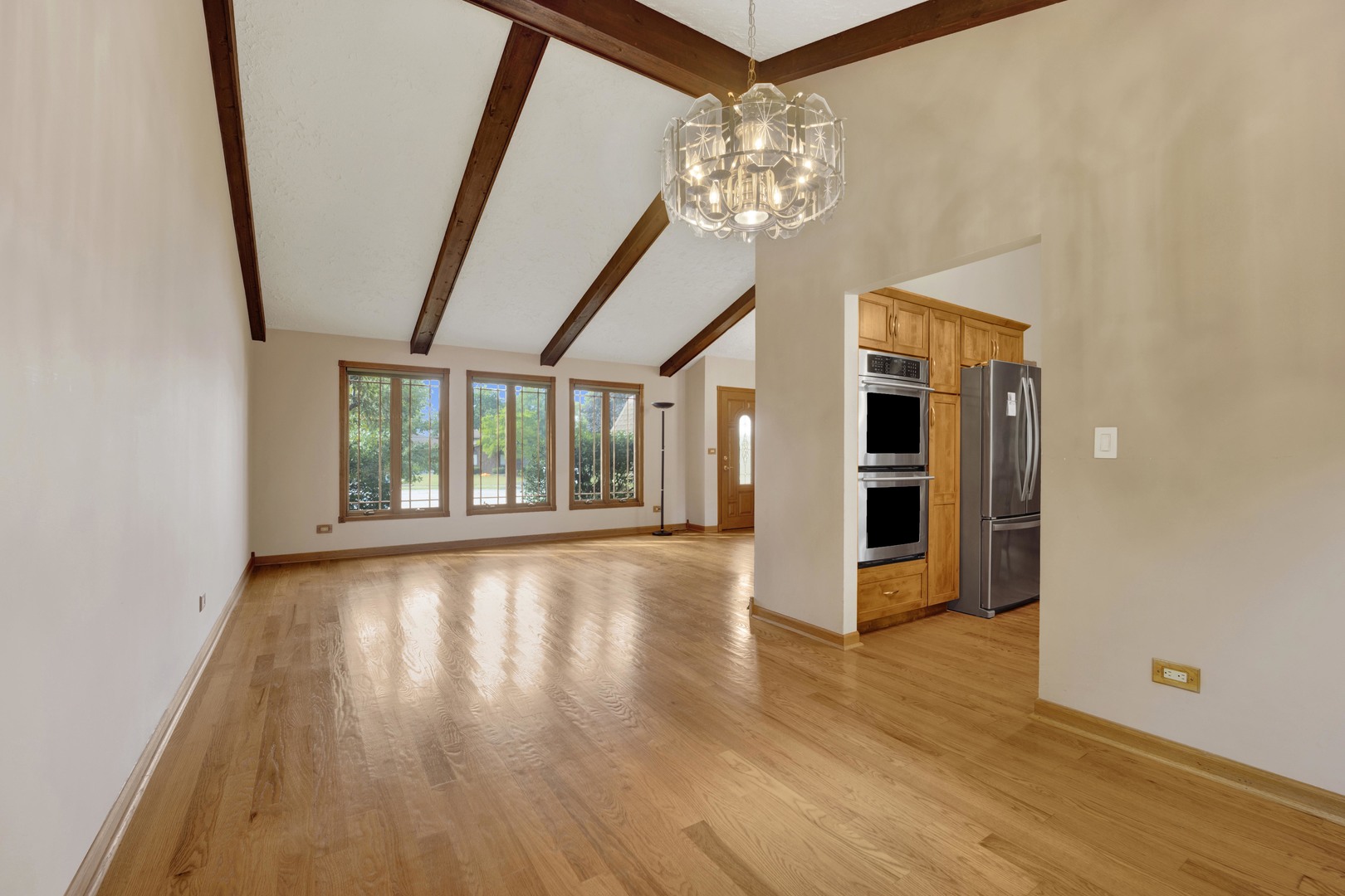 823 North Harrow Court Addison IL 60101