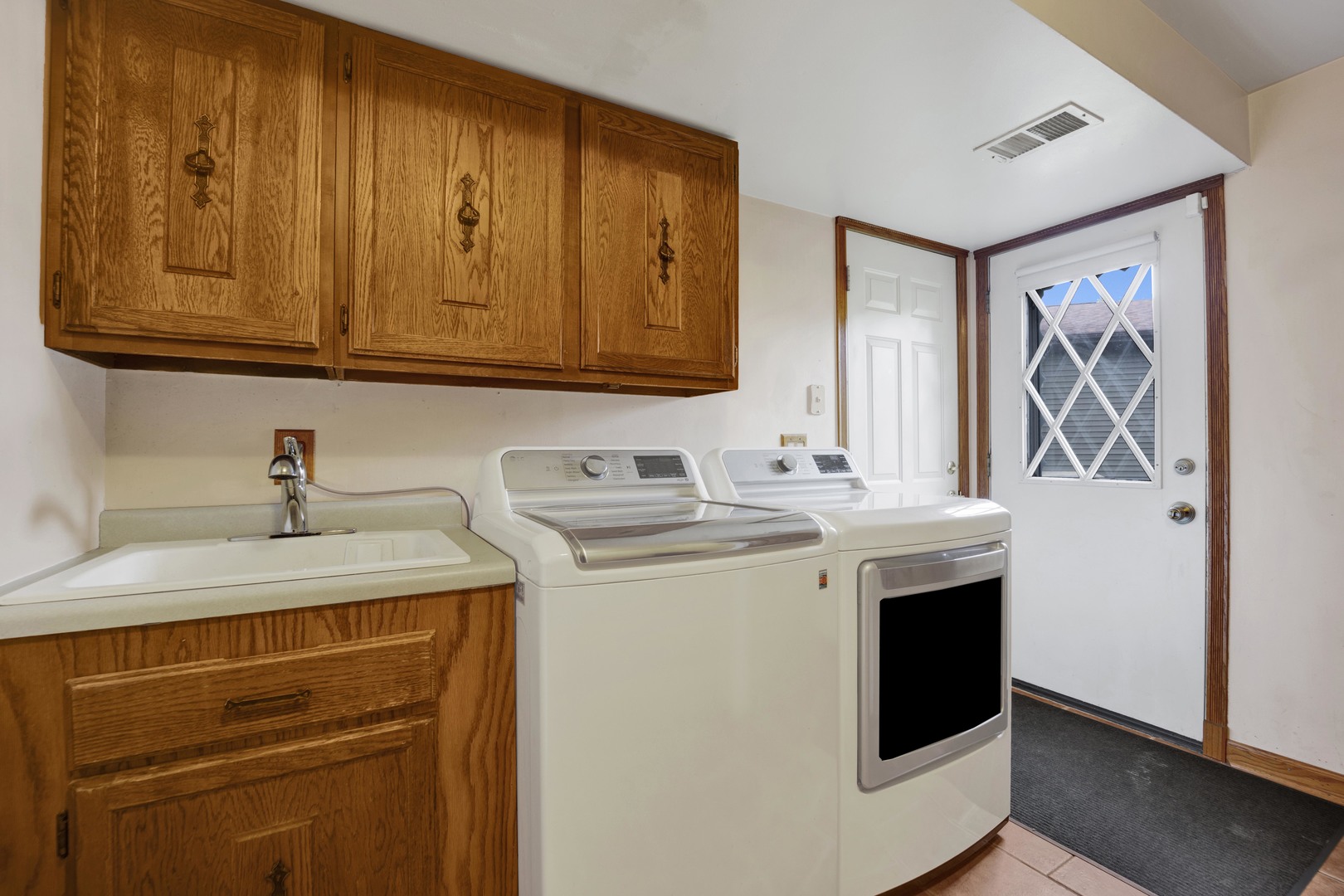 823 North Harrow Court Addison IL 60101