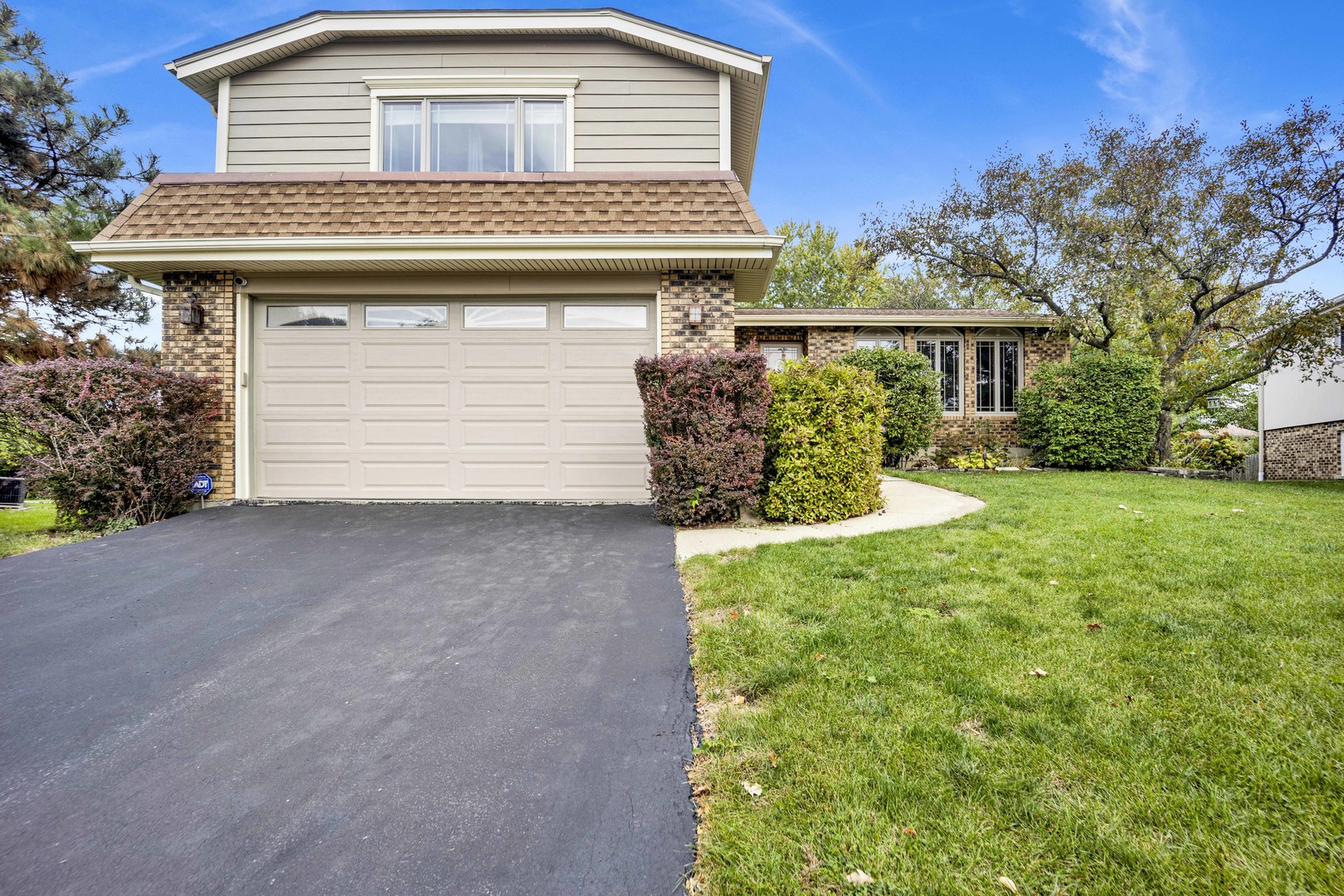 823 North Harrow Court Addison IL 60101