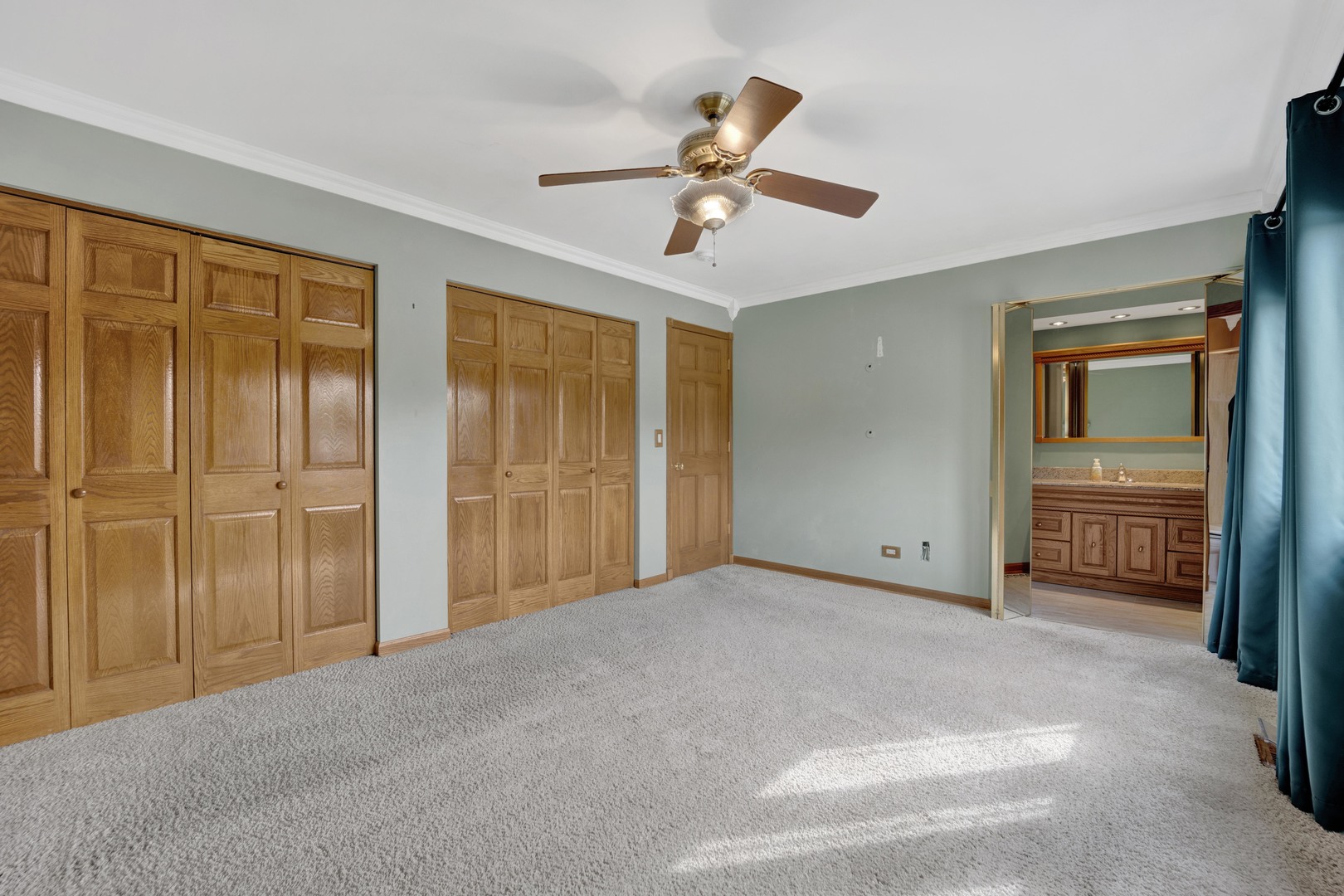 823 North Harrow Court Addison IL 60101