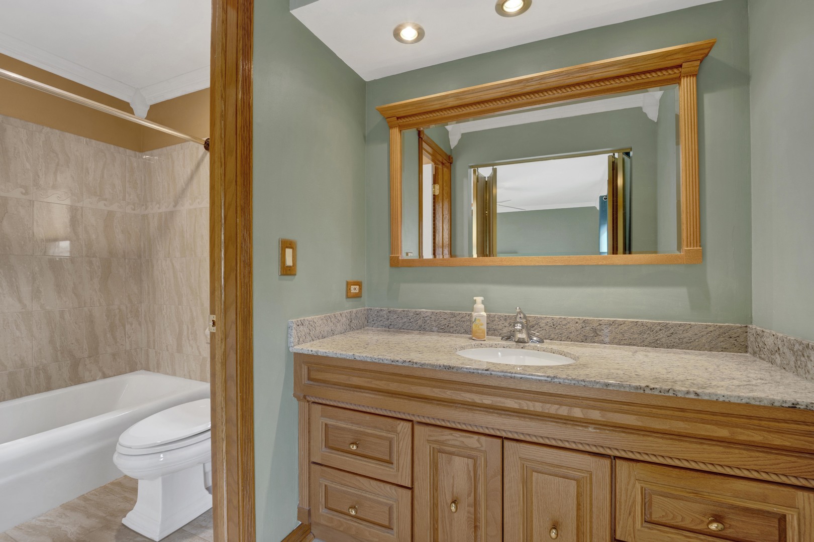 823 North Harrow Court Addison IL 60101