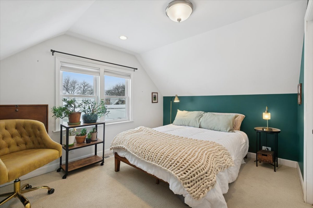 5040 North Moody Avenue Chicago IL 60630