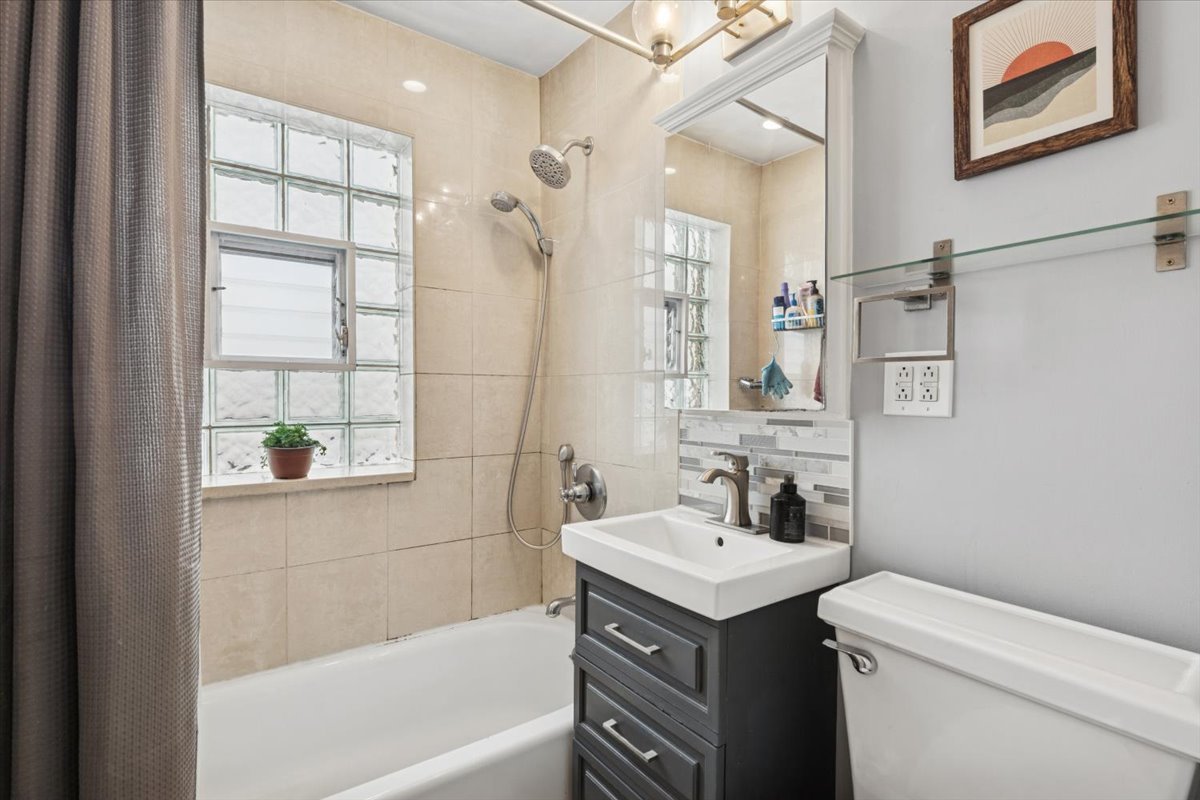 5040 North Moody Avenue Chicago IL 60630