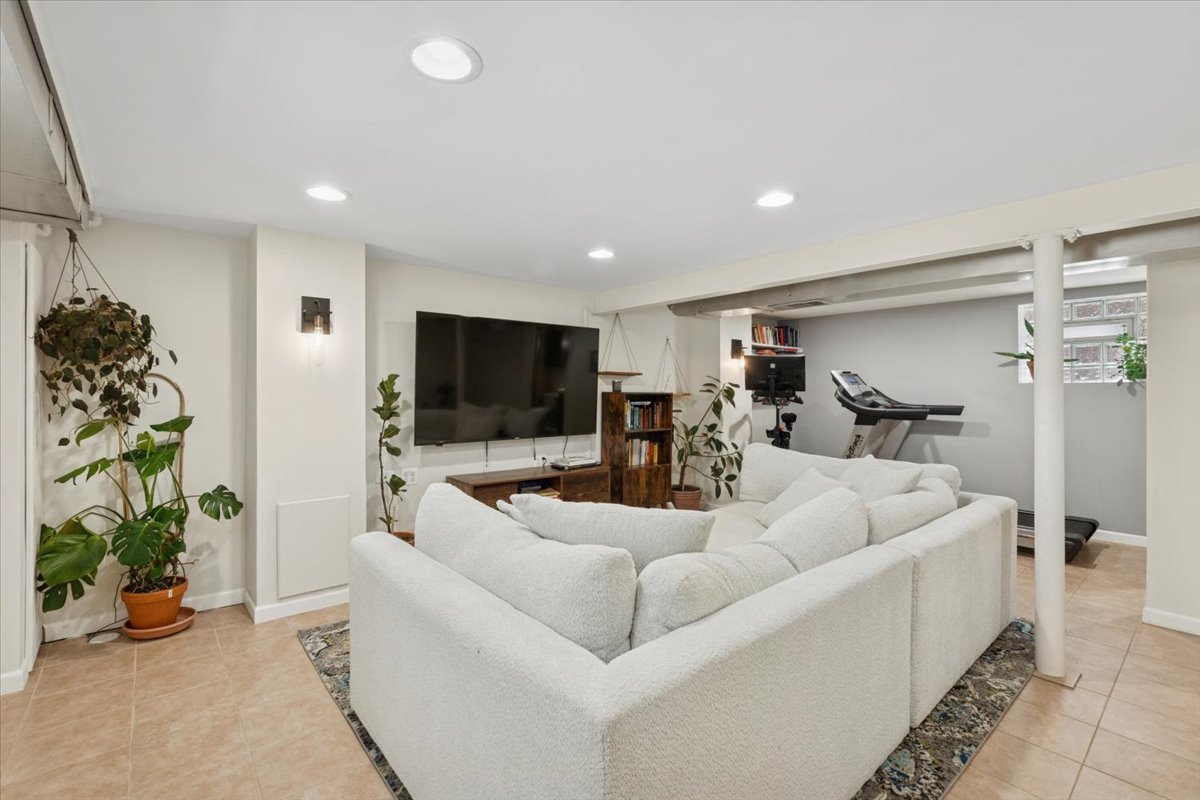 5040 North Moody Avenue Chicago IL 60630