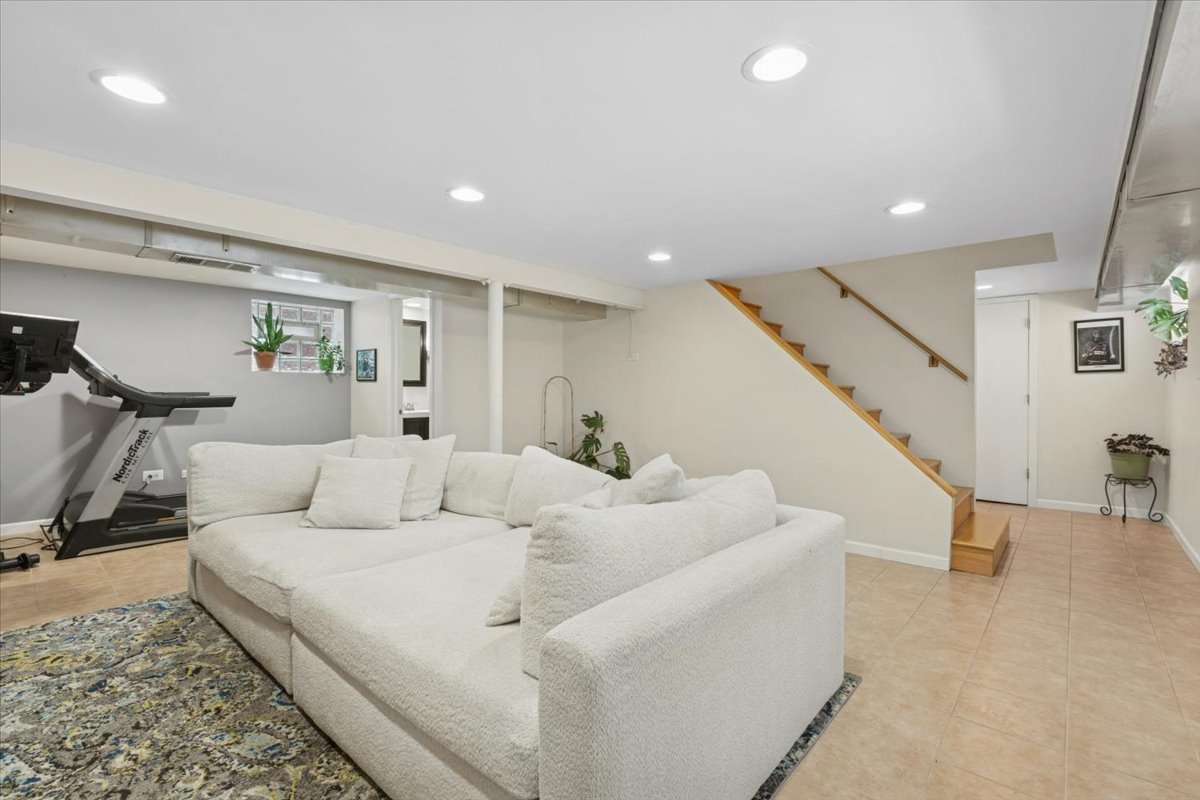 5040 North Moody Avenue Chicago IL 60630