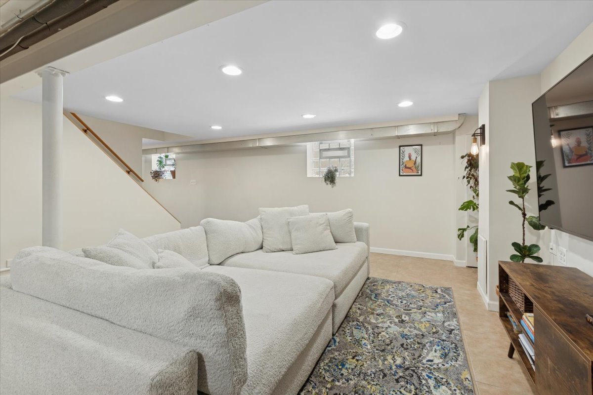 5040 North Moody Avenue Chicago IL 60630