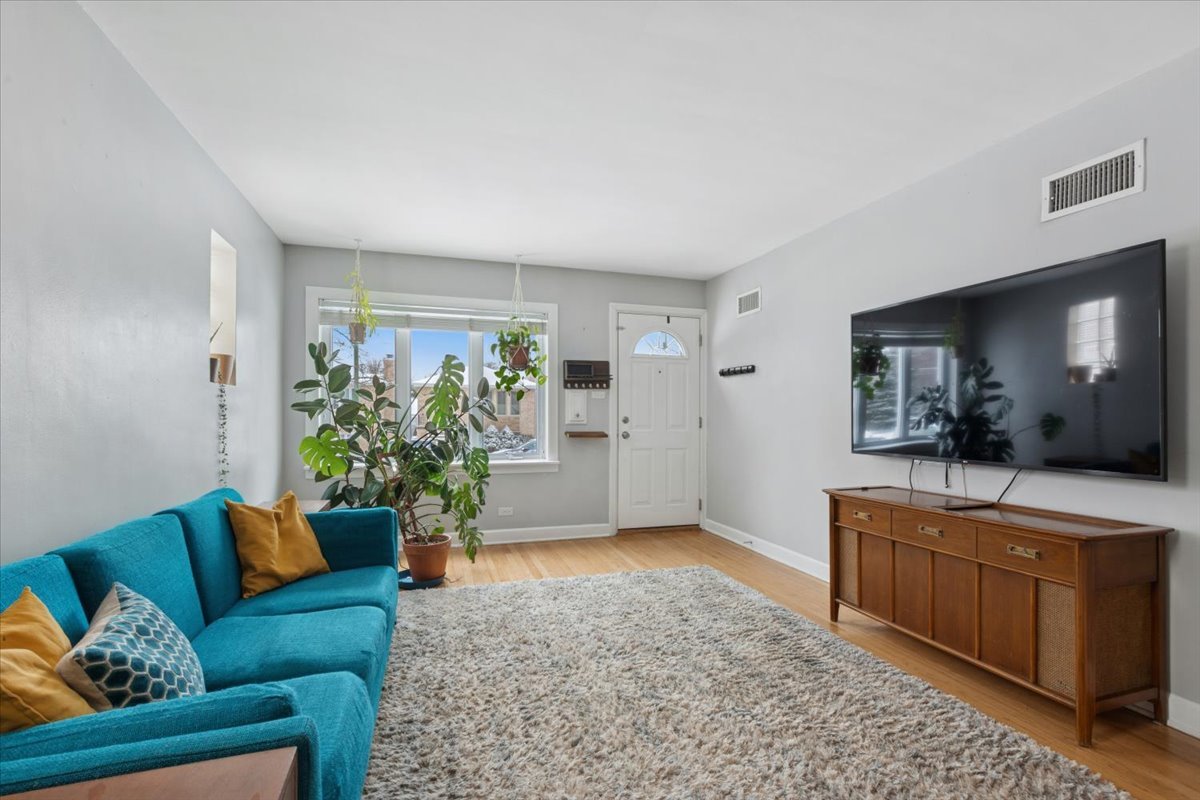 5040 North Moody Avenue Chicago IL 60630