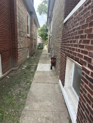 8634 South Carpenter Street Chicago IL 60620