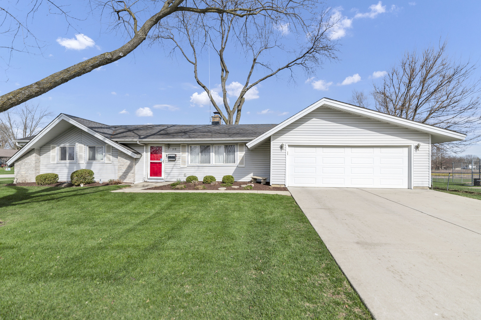 319 South Braintree Drive Schaumburg IL 60193