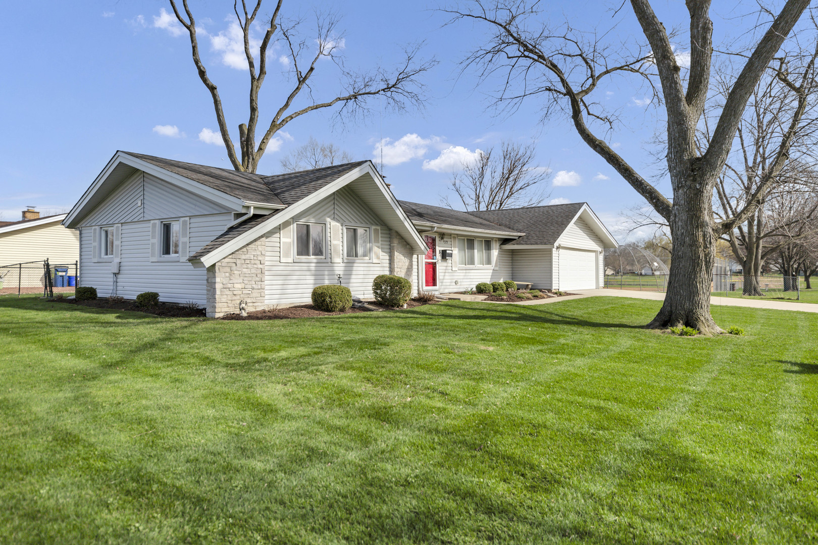 319 South Braintree Drive Schaumburg IL 60193